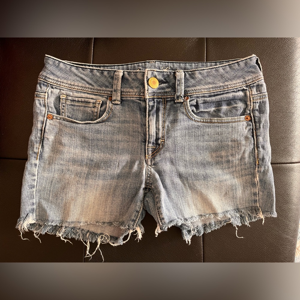 American Eagle cut off jeans